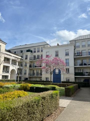 Family Stay - Steps From Disneyland Serris Exteriör bild