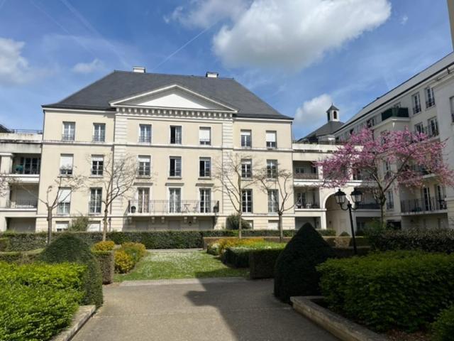 Family Stay - Steps From Disneyland Serris Exteriör bild